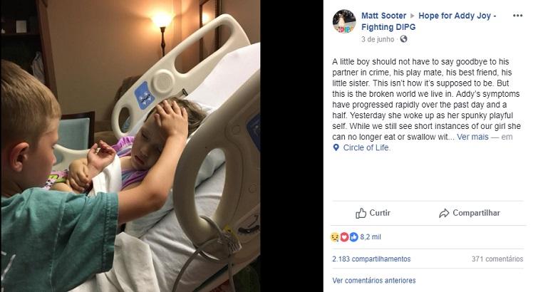 A foto do menino se despedindo da sua irmã com câncer foi publicada uma hora antes dela morrer