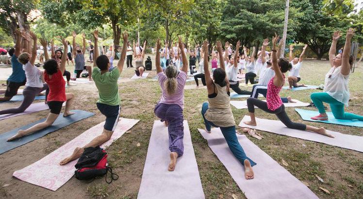 Yoga para todos: Parque Santana recebe aula gratuita neste sábado - NE10