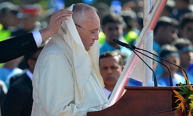Papa destacou que a reconstrução passa pelo respeito aos direitos humanos, uma questão sensível no Sri Lanka / Foto: AFP