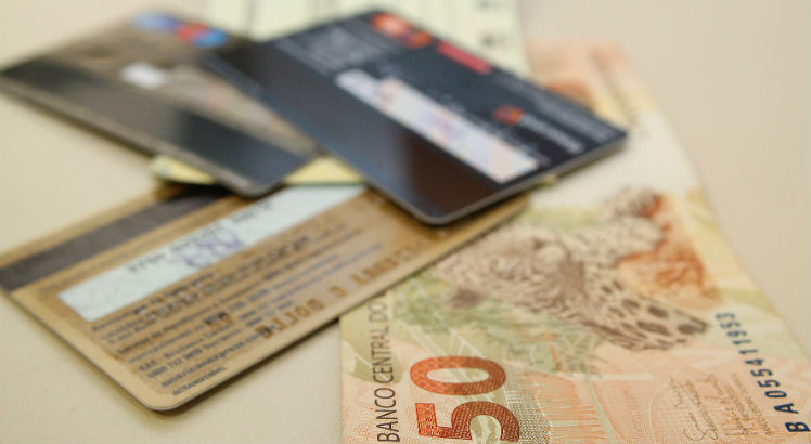 O empréstimo é “camuflado” em forma de venda, mediante pagamento de juros abusivos. Foto: Marcos Santos/USP