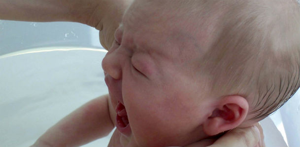 Cólicas é uma das causas de choro dos bebês e atingem75% deles nos primeiros três meses de vida (Foto: Free Images)