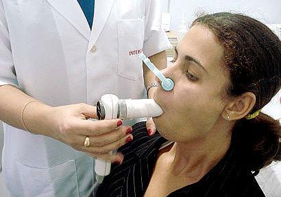 Espirometria permite medir a quantidade de ar que entra e sai dos pulmões (Foto: Divulgação)