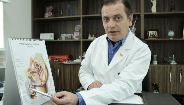 "Se o paciente costumava ter orgasmos antes de receber a prótese peniana, continuará a tê-los normalmente", diz Antonio de Moraes Junior (Foto: Divulgação)