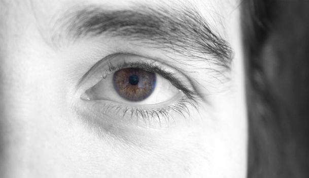 Desequilíbrio na função dos músculos oculares faz com que os olhos não fiquem paralelos. Distúrbio é chamado de estrabismo (Foto: Free Images)