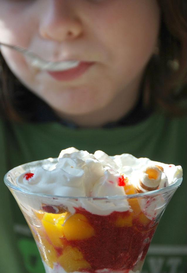 Alimentação inadequada é um dos fatores que mais contribuem com a obesidade na infância (Foto: Free Images)