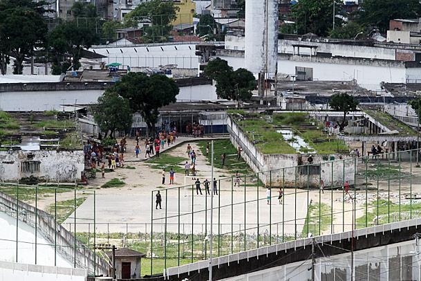 Detentos do Complexo Prisional do Curado participam de atividades de saúde (Foto: Sérgio Bernardo/JC Imagem)