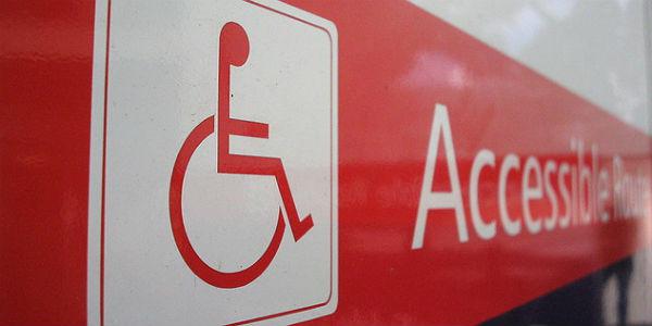 Imagem de placa de acessibilidade (Foto: Free Images)