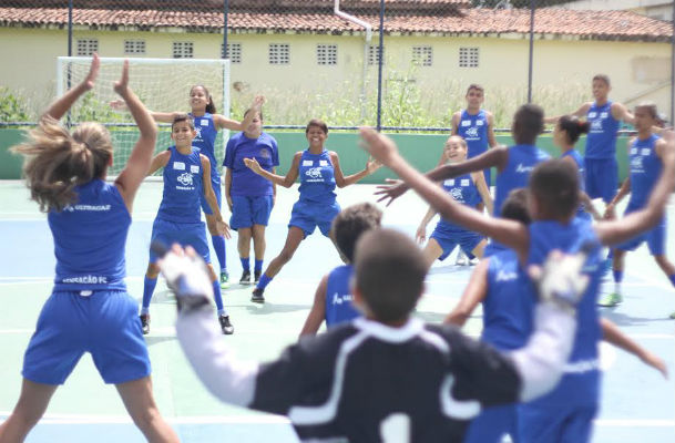 A love.fútbol usa metodologia de fortalecimento da comunidade para proporcionar a crianças e jovens um lugar seguro para jogar (Foto: Divulgação)