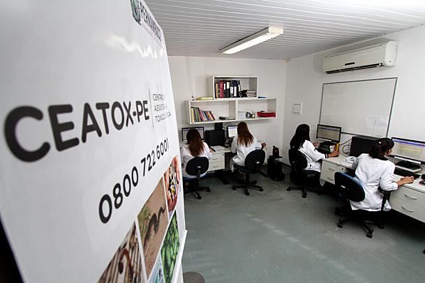 Ceatox computou, em quatro anos, mais de 48 mil atendimentos pela central telefônica (Foto: Sérgio Bernardo/JC Imagem)