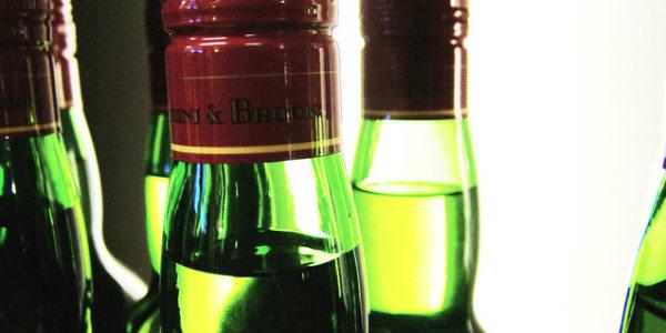 Imagem de garrafas de bebida alcoólica (Foto: Free Images)