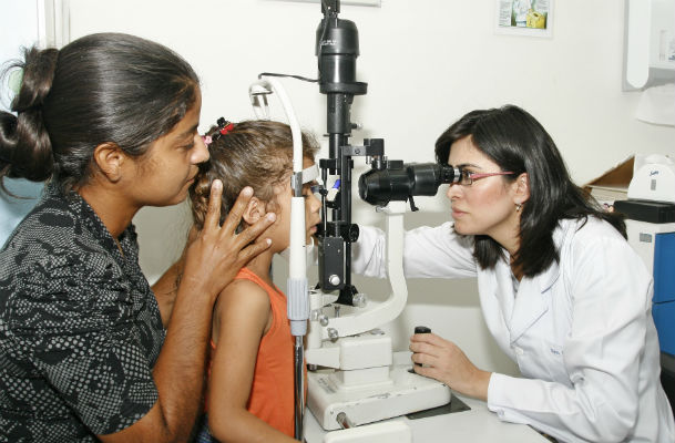 Crianças devem passar por exames oftalmológicos de rotina (Foto: Free Images)