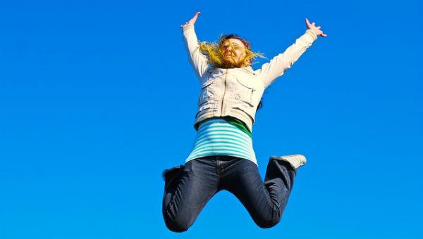 Imagem de mulher pulando (Foto ilustrativa: Free Images)