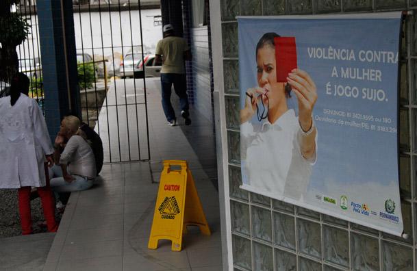 O Serviço de Apoio à Mulher Wilma Lessa, sediado no Hospital Agamenon Magalhães, no Recife, realiza aendimento para mulheres vítimas de algum tipo de violência (Foto: Fernando da Hora/JC Imagem)