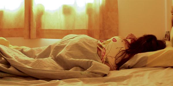 Imagem de mulher dormindo na cama (Foto: Free Images)