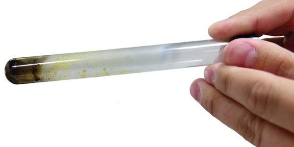 Imagem de sucralose no tubo de ensaio (Foto: Jornal da Unicamp)