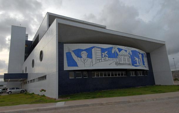 Hospital Pelópidas Silveira está localizado às margens da BR-232 no Curado, Zona Oeste do Recife (Foto: Bobby Fabisak/JC Imagem)