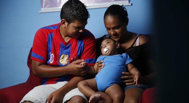Luiz Felipe, que nasceu com microcefalia, completou 1 ano no último dia 24 de outubro (Foto: André Nery/JC Imagem)