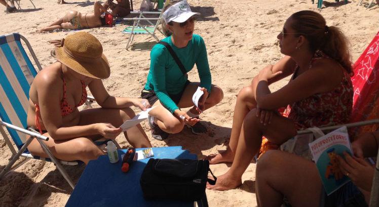 Equipes do curso de farmácia da Faculdade Pernambucana de Saúde percorrerão a praia de Boa Viagem orientando os banhistas sobre prevenção ao câncer de pele (Foto: Divulgação)