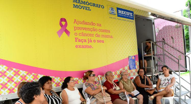 Para o mês de janeiro, a Secretaria de Saúde do Recife oferecerá 1.060 vagas para exames de mamografia no caminhão (Foto: Irandi Souza / PCR)