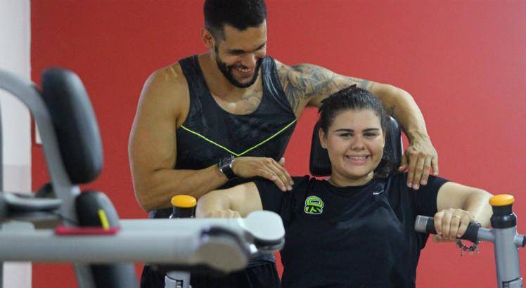 Ana Beatriz Cordeiro, que passou pela cirurgia há quase três meses, garante que desfruta de uma melhor qualidade de vida (Foto: Diego Nigro/JC Imagem)