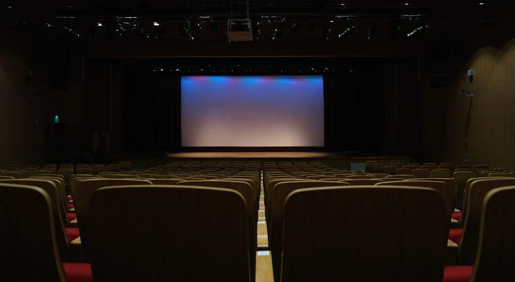 Para atender a necessidade das crianças com autismo, sessão de cinema será dublada sem trailers e com luz e sons apropriados (Foto ilustrativa: Pixabay)