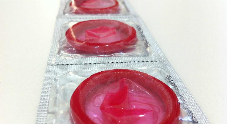 Pesquisa publicada pelo IBGE apontou que, em 2015, 33,8% dos adolescentes entre 13 e 17 anos que já iniciaram a vida sexual não usaram preservativo na última relação (Foto: Pixabay)