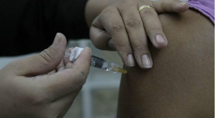 Meta da campanha de vacinação contra a gripe é alcançar mais de 90% de cada grupo prioritário (Foto: Guga Matos / JC Imagem)