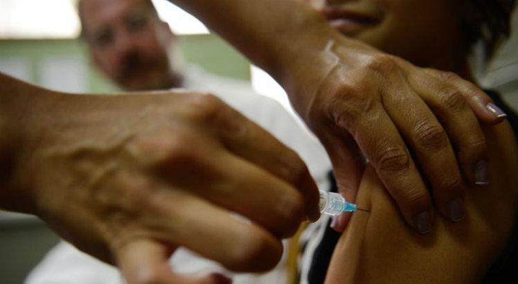 Vacinação contra a influenza no município de  Camaragibe segue até 23 de maio. Dia 'D' da mobilização será no dia 13 do mês (Foto: Marcelo Camargo / Agência Brasil)