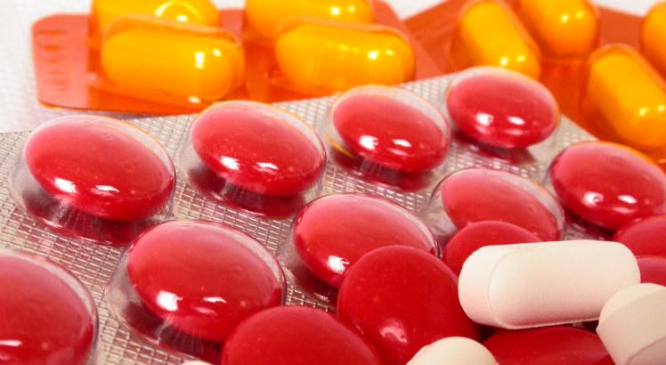 Pesquisa destaca que, entre os medicamentos mais consumidos por conta própria, estão os analgésicos e os anti-inflamatórios (Foto: Free Images)