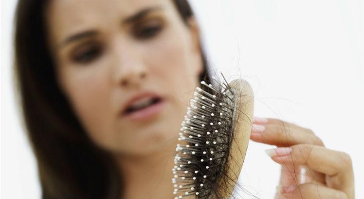 Cerca de 5% das mulheres, aos 30 anos, têm algum grau da alopecia androgenética. Com o dobro da idade, percentual salta para 40%. Entre os homens acima dos 65 anos, a prevalência é de 70% (Foto: Reprodução da internet)