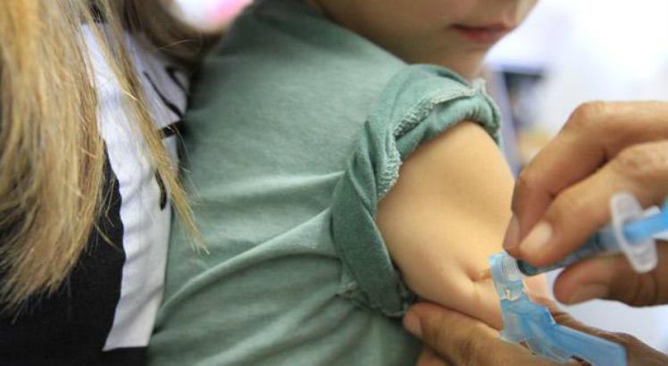 Iniciativa faz parte da Campanha Nacional de Multivacinação para Atualização da Caderneta de Vacina de crianças e adolescentes menores de 15 anos (Foto: Ashlley Melo / JC Imagem)