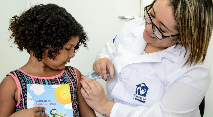 Crianças e os adolescentes menores de 15 anos de idade poderão se vacinar contra várias doenças até o dia 22 de setembro (Foto: Irandi Souza / PCR)
