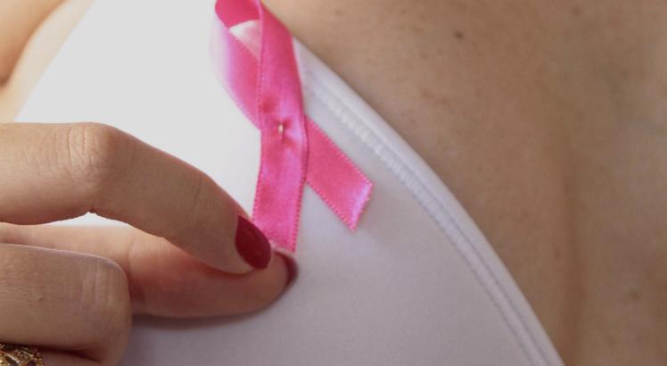 O câncer de mama é o mais comum entre as mulheres, depois do de pele não melanoma, respondendo por cerca de 28% dos casos novos a cada ano (Foto: Helia Scheppa/Acervo JC Imagem)
