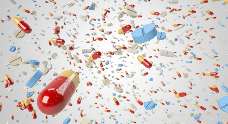 Entre as linhas de pesquisa da Pós-Graduação em Ciências Farmacêuticas da Universidade Federal de Pernambuco, estão a produção e o controle de medicamentos (Imagem: Pixabay)