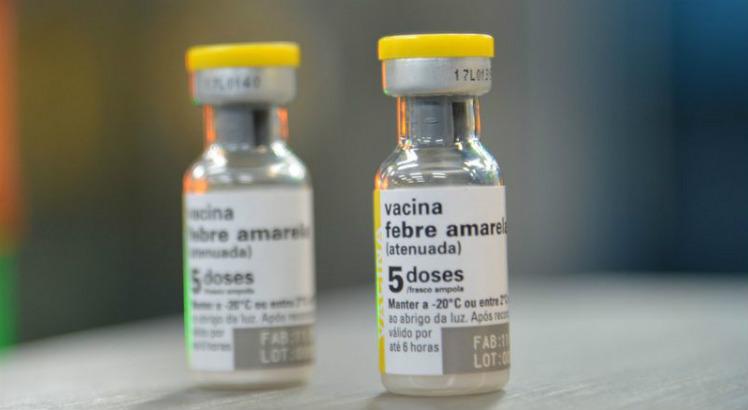 Ministério da Saúde mantém estratégia de imunizar só a população das áreas afetadas pela febre amarela (Foto: Rovena Rosa/Agência Brasil)