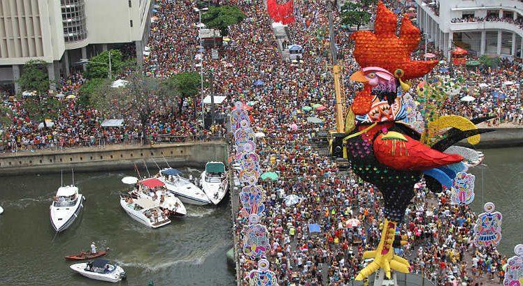 A Secretaria Estadual de Saúde fará a vigilância das ocorrências de saúde durante o desfile do Galo da Madrugada, no Recife, neste Sábado de Zé Pereira (Foto: Alexandre Gondim/JC Imagem)