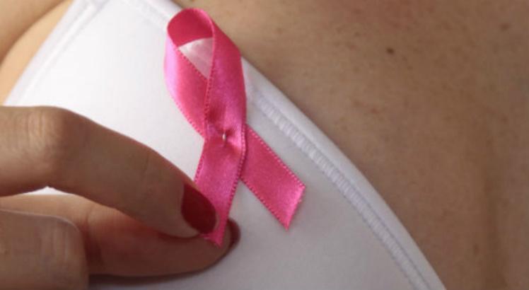 Entre as mulheres, as maiores incidências da doença no Brasil serão de câncer de mama, com 59.700 novos casos. Em Pernambuco, serão 12.240 novos registros desse tipo de tumor (Foto: Helia Scheppa/Acervo JC Imagem)