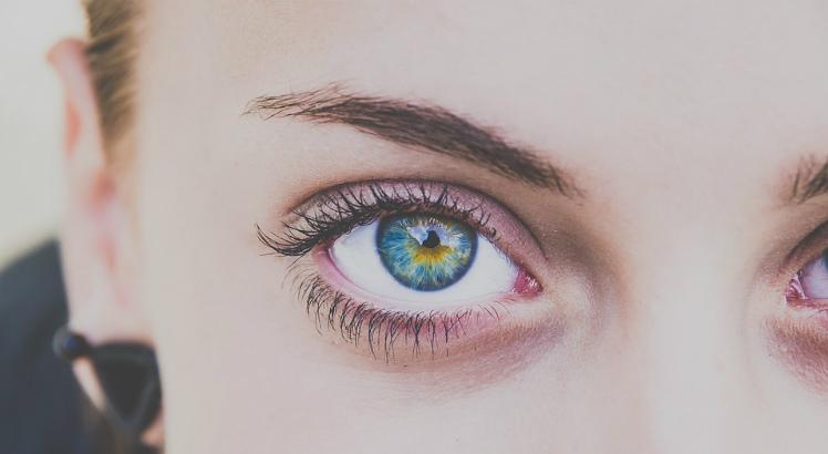 Para cuidar do terçol, oftalmologista recomenda compressas mornas, que podem ser aplicadas em média quatro vezes ao dia, lembrando de não esquentar muito para não causar queimaduras na região (Foto: Pixabay)