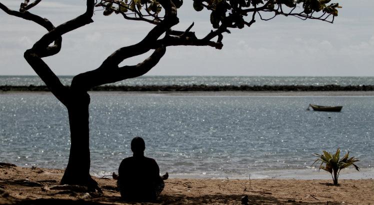 Akash viaja pelo mundo ensinando a eliminarmos o estresse e a vivermos em harmonia por meio de uso técnicas simples
de meditação, respiração e ioga (Foto: Felipe Ribeiro/JC Imagem)