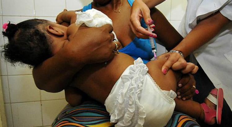 Cerca de 80% das crianças de 6 meses a menores de 5 anos, em Pernambuco, foram vacinadas contra gripe (Foto: Clemilson Campos/Acervo JC Imagem)
