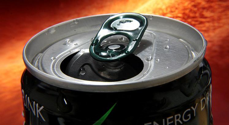 Uma lata de 250 ml de bebida energética pode conter 80 mg de cafeína, o equivalente a três latas de refrigerante, e uma lata da bebida tem 60% a mais de calorias do que uma bebida normal (Foto ilustrativa: Pixabay)