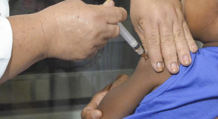 A vacina tríplice viral protege contra sarampo, caxumba e rubéola (Foto: Inaldo Lins/PCR)
