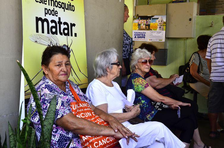 Vacinação é a estratégia mais eficiente para prevenir doenças infecciosas e evitar o aumento da vulnerabilidade entre idosos (Foto: Rovena Rosa/Agência Brasil)