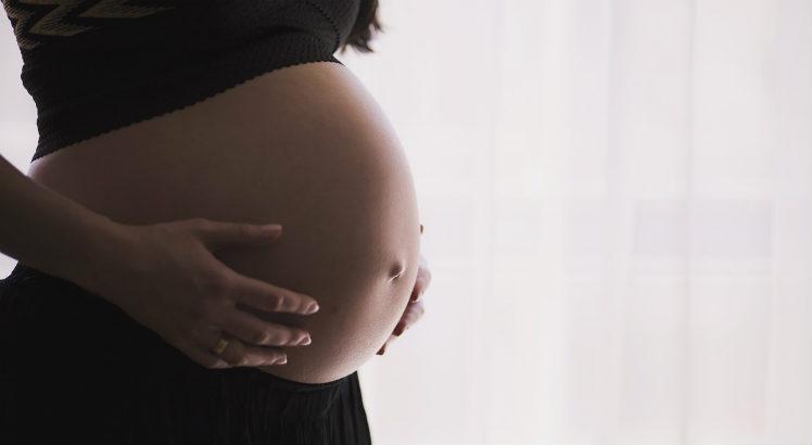 No Brasil, o número de nascidos vivos de mães entre 10 e 19 anos  representa cerca de 18% do total de nascimentos (Foto: Pixabay)