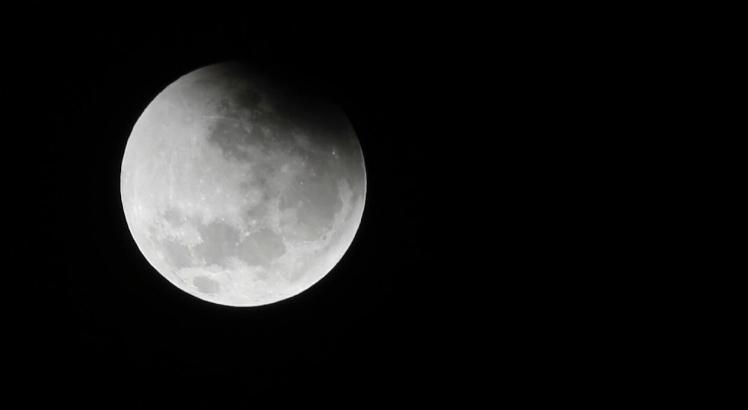 Lua cheia na madrugada desta segunda-feira, 21/01/19 (Foto: Diego Nigro/JC Imagem)
