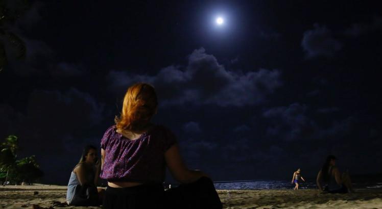 A contemplação da lua cheia é um convite da natureza para estarmos despertos e conscientes do momento presente (Foto: Leo Motta/JC Imagem)