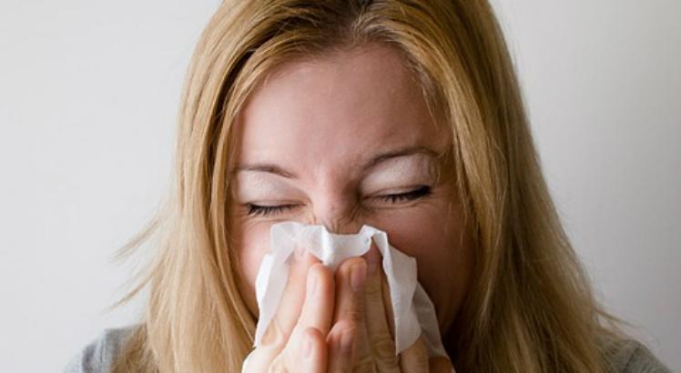 Provocada por diversos agentes (vírus e bactérias), a síndrome respiratória aguda grave exige internamento dos pacientes com febre, tosse ou dor de garganta associado a desconforto respiratório (Foto: Pixabay)