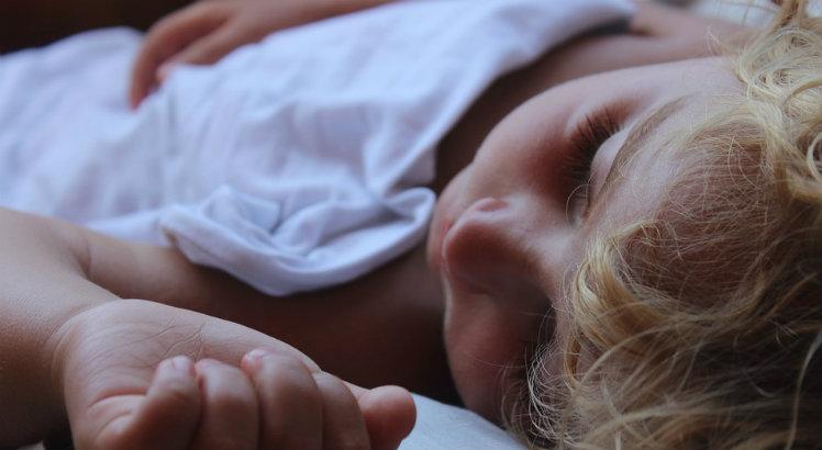 Enurese, a perda involuntária de xixi durante o sono, atinge cerca de 15% das crianças após os 5 anos (Foto ilustrativa: Pixabay)