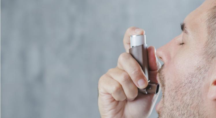 Estudo revela que 73% dos pacientes com asma admitem não seguir todas as recomendações médicas (Foto: Freepik/Banco de Imagens)