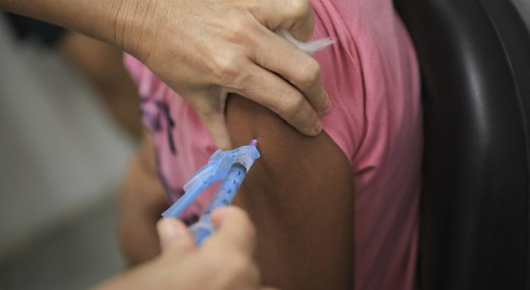 Desde janeiro, Pernambuco já distribuiu mais de 685 mil doses da vacina contra sarampo para os municípios (Foto: Felipe Ribeiro/JC Imagem)